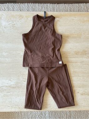 Vuori AllTheFeels workout set